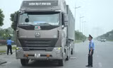 Ẩn họa từ việc 'hô biến' container thành xe ben phá đường