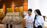 Đại biểu trẻ trải nghiệm nét đẹp văn hóa 54 dân tộc anh em