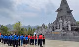 Hành trình Tôi yêu Tổ quốc tôi dâng hoa tại Tượng đài Bác Hồ với nhân dân các dân tộc tỉnh Lai Châu