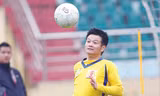 Văn Quyến quyết định giải nghệ khi không còn được tin dùng, dù V.Ninh Bình đã mất hết cầu thủ trụ cột do cá độ. Ảnh: VSI 