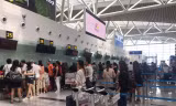 Hành khách làm thủ tục tại sân bay Đà Nẵng. Ảnh: Thanh Trần. 
