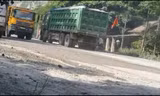 'Binh đoàn' xe quá tải cày nát đường, qua mặt CSGT tại vùng giáp ranh Hà Nội - Hòa Bình 