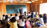 Học sinh huyện miền núi Tây Giang, Quảng Nam. Ảnh H. Văn