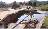 Đường vào xã Hướng Tân hư hỏng, ôtô khó vào để thu hoạch nông sản. Ảnh: Hoàng Táo.