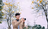 Chàng blogger du lịch đặt chân đến con đường hoa phong linh rực rỡ ở Hà Nội