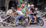 Giao thông hỗn loạn gần dự án ga ngầm trên phố Trần Hưng Đạo