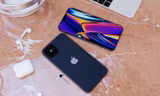 Cận cảnh iPhone 12 màu Navy Blue đẹp mê mẩn, đố các tín đồ Apple có thể cầm lòng