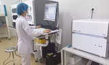 Hệ thống máy Realtime PRC 480 của hãng Roche Thuỵ Sỹ) được Thái Bình các tỉnh mua với giá gần 6 tỷ đồng - Ảnh: Hoàng Long