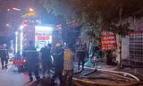 Hà Nội: Kho hàng gần chân cầu Vĩnh Tuy bốc cháy ngùn ngụt trong đêm