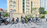 Hàng chục đối tượng mang dao kiếm đuổi đánh nhau gây náo loạn đường phố Hà Nội