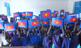 Bác sĩ mũ nồi xanh Việt Nam trao gửi yêu thương tới trẻ em Nam Sudan