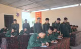 Hạ sĩ quan, binh sĩ cam kết không sử dụng xe máy khi đi phép