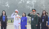 100 cán bộ Đoàn tiêu biểu toàn quốc báo công dâng Bác, tham quan nhà Quốc hội