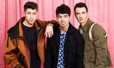 Bắt tay với Karol G, Jonas Brothers lộ rõ tham vọng tấn công thị trường nhạc Latin?
