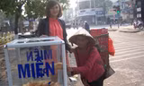 Kon Tum: 'Phủ sóng' tủ bánh mì và quầy quần áo miễn phí 