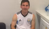 Messi khoe ảnh trong khi chờ kiểm tra doping. 
