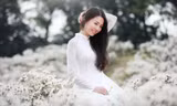 Cô nàng 9X Hà Nội tinh khôi bên cúc hoạ mi
