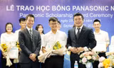 Trao tặng 15 suất học bổng hỗ trợ sinh viên