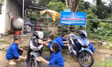 Rửa xe, bán tranh đá gây quỹ tiếp sức trẻ em nghèo đến trường