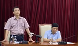 Phó Tổng cục trưởng Tổng cục Du lịch và Người phát ngôn Bộ VHTTDL (phải) chủ trì cuộc họp về vụ vé máy bay. Ảnh: NGUYÊN KHÁNH