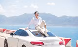 Xuân Nghị tạo dáng bên xế hộp tiền tỷ