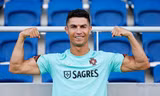 Trước trận quyết đấu, Cristiano Ronaldo đăng loạt ảnh đầy quyết tâm, kêu gọi người hâm mộ
