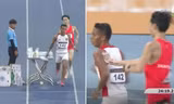 SEA Games 32: Thấy đối thủ không lấy được nước uống, VĐV Singapore có hành động bất ngờ