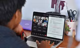 Indonesia: Sinh viên bất ngờ khi biết lý do vì sao thầy giáo không bao giờ bật camera