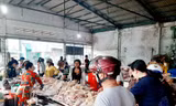 Chen chân mua gà cúng mùng 3 Tết ở miền Tây