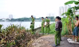 Lực lượng chức năng khám nghiệm hiện trường.
