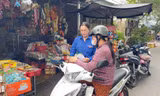 Thanh niên trực tiếp đến chợ, nhà dân tuyên truyền dịch vụ công trực tuyến