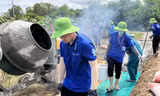 Thanh niên tình nguyện sửa 32km đường nông thôn tại Đồng Tháp