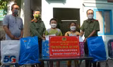 2 anh em mồ côi trước di ảnh mẹ