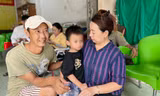 Vụ cháu bé 4 tuổi bị ném xuống sông: 'Cứu con, đừng bỏ con chú ơi!'