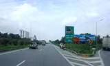 Hình ảnh "bội thực" biển báo giao thông và biển báo, biển quảng cáo trên cao tốc Hà Nội - Bắc Giang 