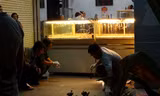 Cơ quan công tiến hành khám nghiệm hiện trường. Ảnh: Thanh Niên