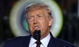 Bức chân dung ông Donald Trump bị yêu cầu gỡ bỏ