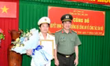 Trao quyết định của Bộ trưởng Bộ Công an về công tác cán bộ
