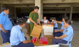 Tạm giữ ô tô tải chở hàng lậu trị giá hơn 1,3 tỷ đồng