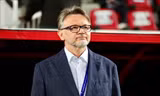 HLV Troussier vẫn được VFF tin tưởng sau thất bại ở Asian Cup 2023 (ảnh Hữu Phạm)