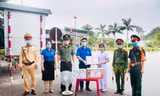 Áo xanh tình nguyện xứ Nghệ xung phong vào điểm nóng, sẵn sàng hỗ trợ tuyến đầu chống dịch
