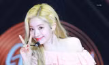 Dahyun (TWICE) lại gây choáng với làn da khó tin: Da trắng như đậu hũ là có thật