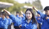 Các đoàn viên hào hứng tham gia màn đồng diễn. Ảnh: Nguyễn Thắng