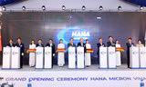 Phó Thủ tướng Trần Lưu Quang, Bí thư Tỉnh ủy Bắc Giang Dương Văn Thái, Chủ tịch UBND tỉnh Bắc Giang Lê Ánh Dương và các đại biểu nhấn nút khánh thành nhà máy.