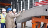 Đại diện Hội đồng nghiệp thu Nhà nước kiểm tra mẫu vỏ hầm tại nhà máy