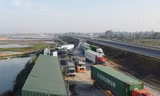 Trạm dừng nghỉ cao tốc quá tải, xe được thông báo hạn chế thời gian lưu trú 