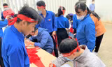 Chủ nhật Đỏ Tây Nguyên: Háo hức nhận thư pháp, viết cảm xúc thanh xuân