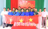 Công an Đắk Nông tặng hơn 2.000 lá cờ Tổ quốc cho người dân biên giới
