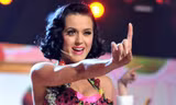 Trong thế giới fangirl: Dù phía trước tăm tối cũng phải tự rực sáng, như Katy Perry