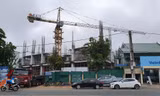 Dự án khủng bị “tuýt còi” vì để cần trục tháp vươn xa